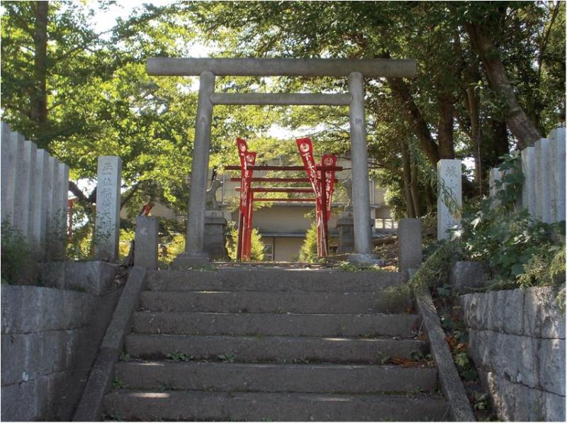 Shiroyama Inari-jinja Shrine